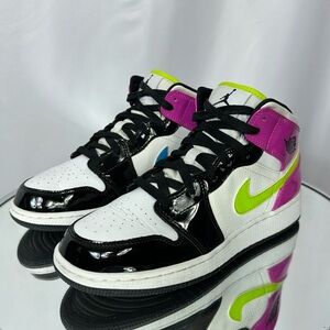Jordan 1 Mid Black White Cyber Pink Size‎ 6.5